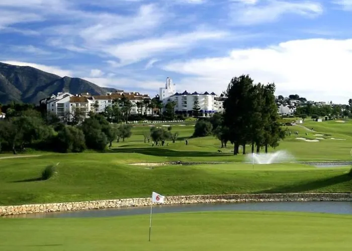 5* Stunning Golf & Sea Apartment