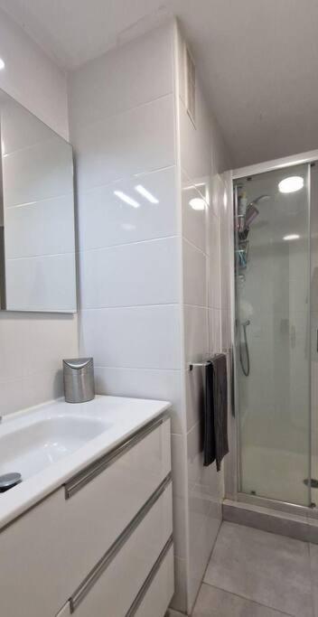5* Stunning Golf & Sea Apartament *