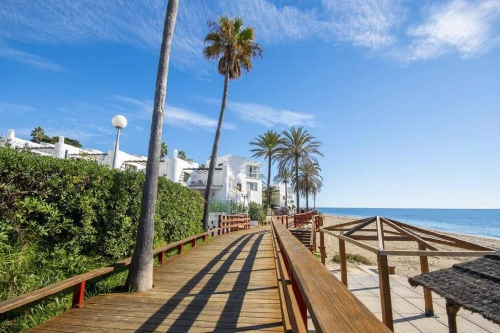5* Stunning Golf & Sea Apartament *