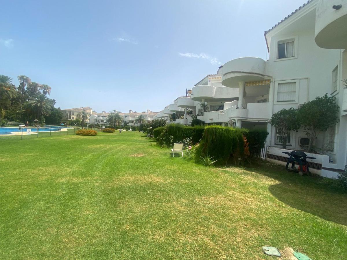 5* Stunning Golf & Sea Apartament